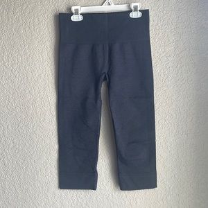 Navy blue LULULEMON capri- leggings (4)